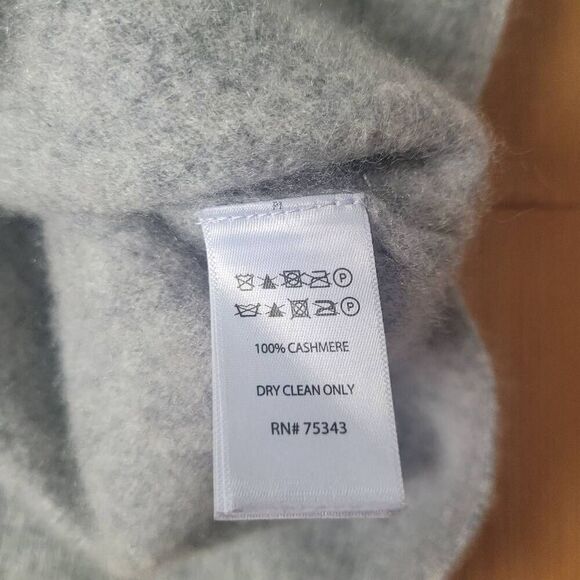 Tahari 100% cashmere v neck sweater split hem preppy minimalist neutral - Picture 9 of 10